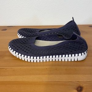 Sporty slip-on